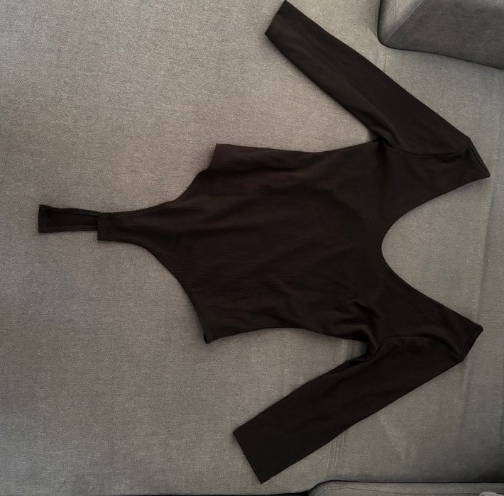 Черно прилепнало боди