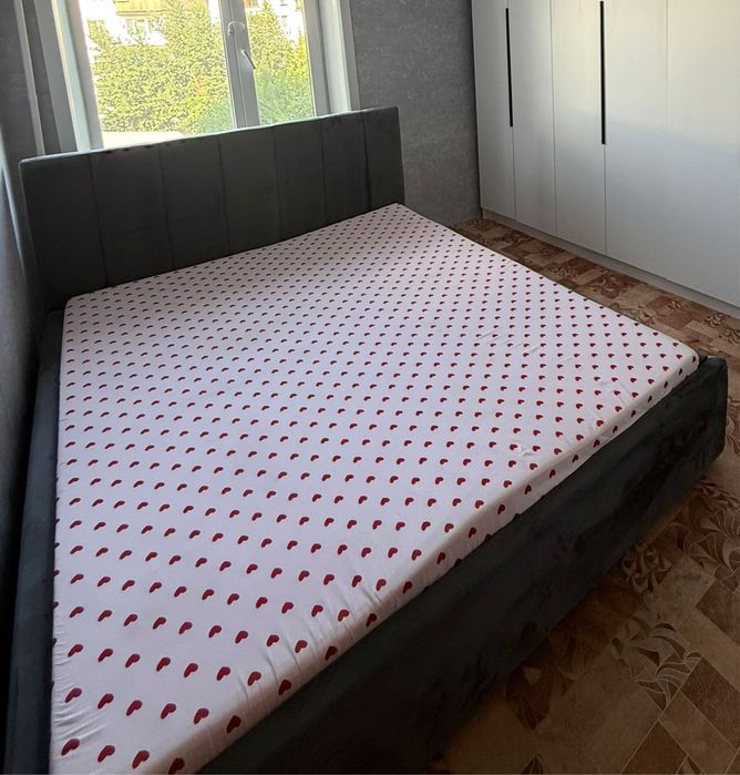 Продается Двуспальная кровать с матрасом