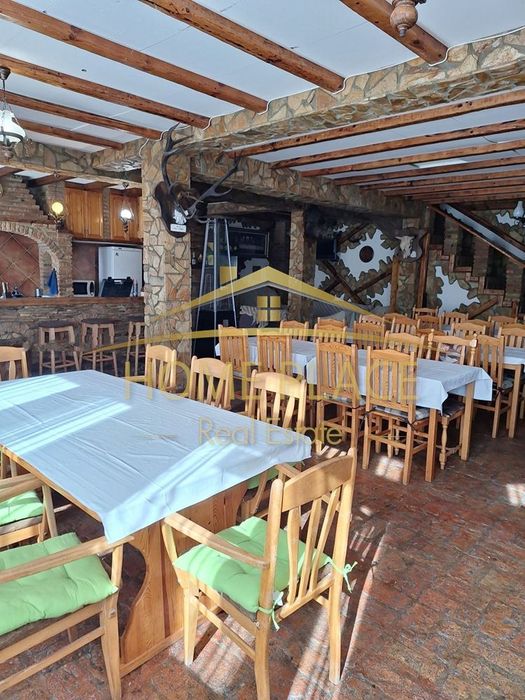 Продава се Хотел в Варна, м-т Боровец - юг - 660 кв.м за 680 €/кв.м - Снимка #1