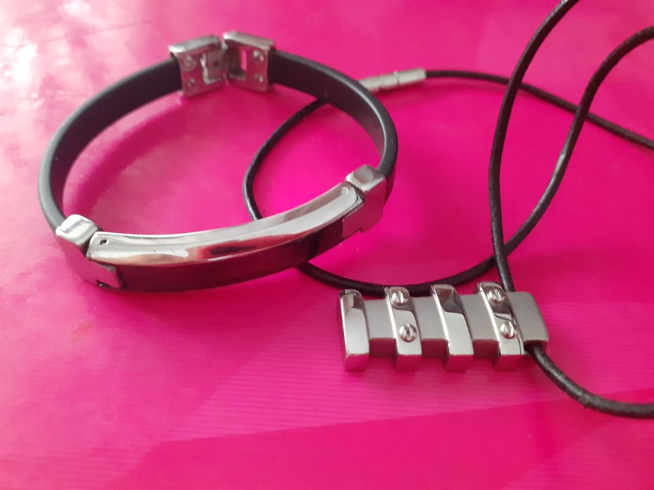 2 pandantive  tribale originale Vceroy plus unul Sin Receta