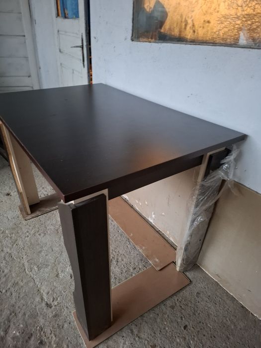 Vând masa de bucătărie  L120 -l 80cm