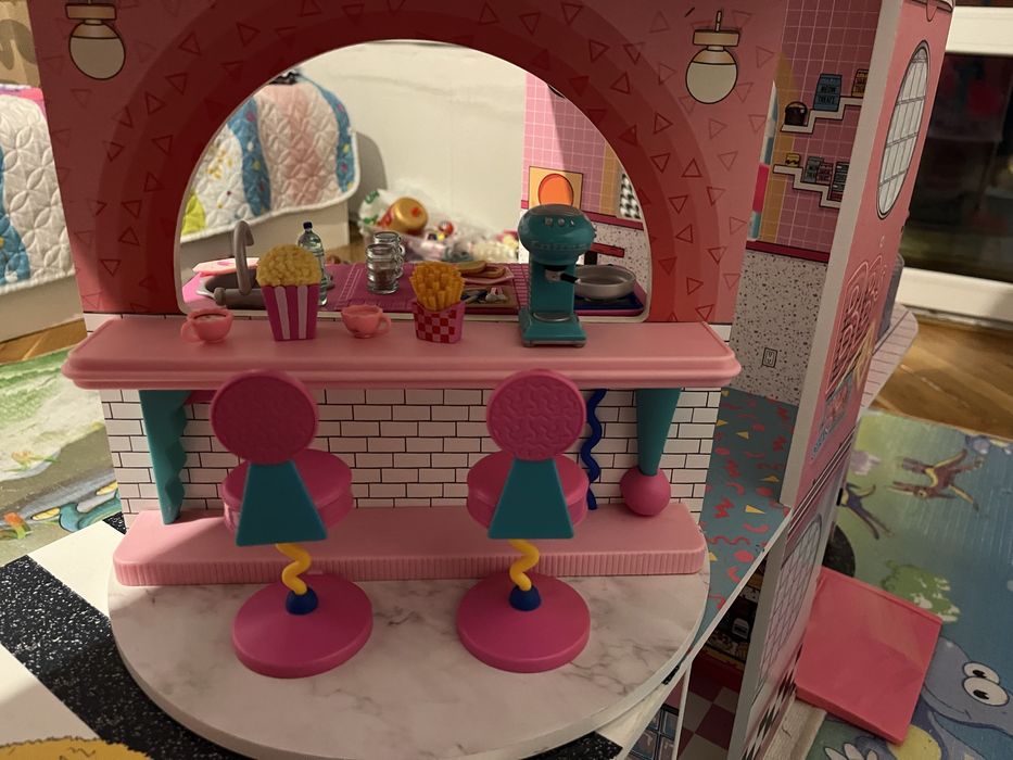 Дървена къща LOL surprise с 6 въртящи се стаи