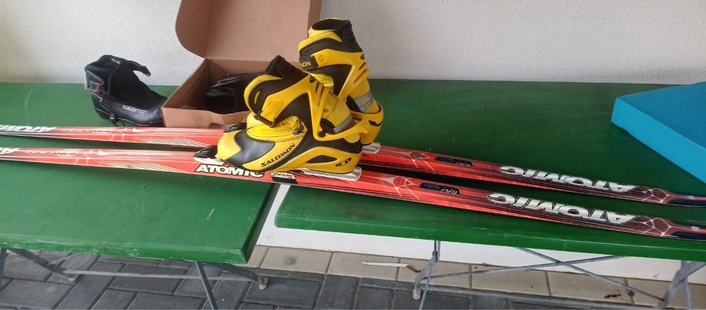 Schiuri Atomic de fond plus clapari