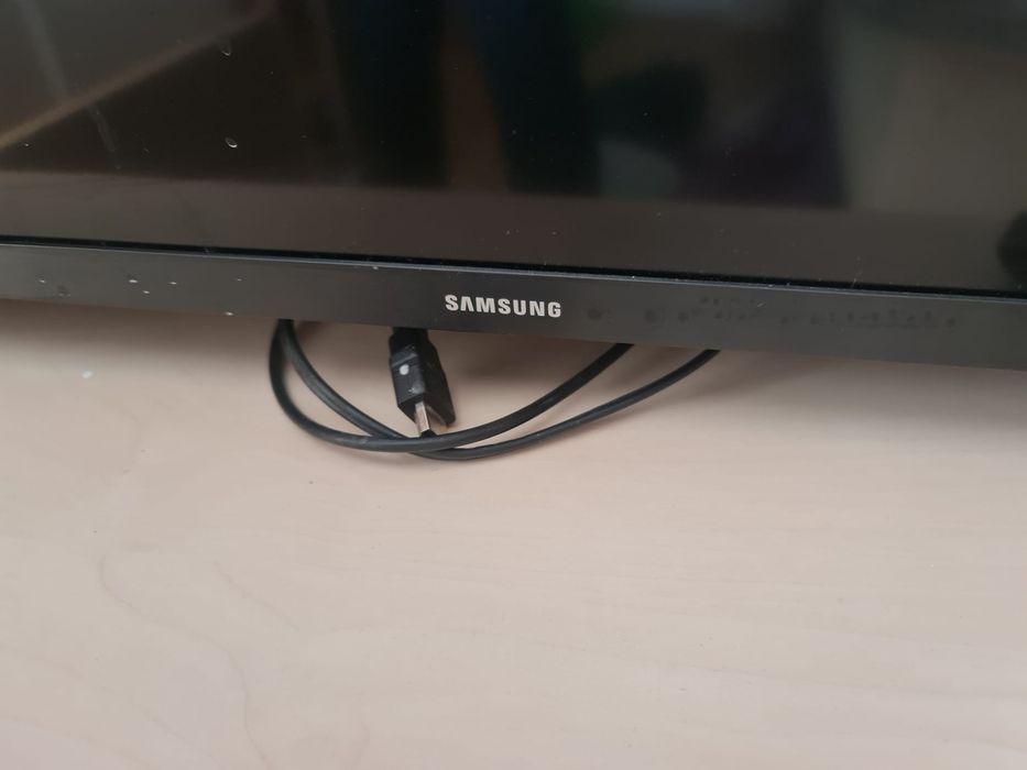 Tv LG cu diag 110 si tv samsung cu diag de 81