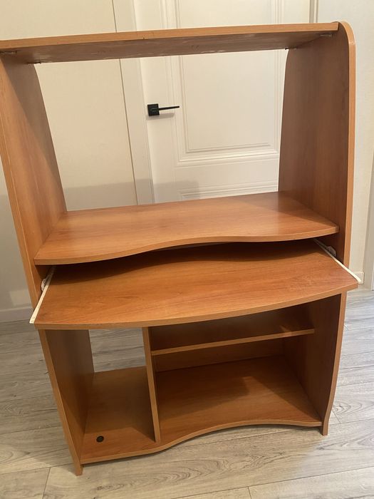 Компьютерный столик недорого,деревянный