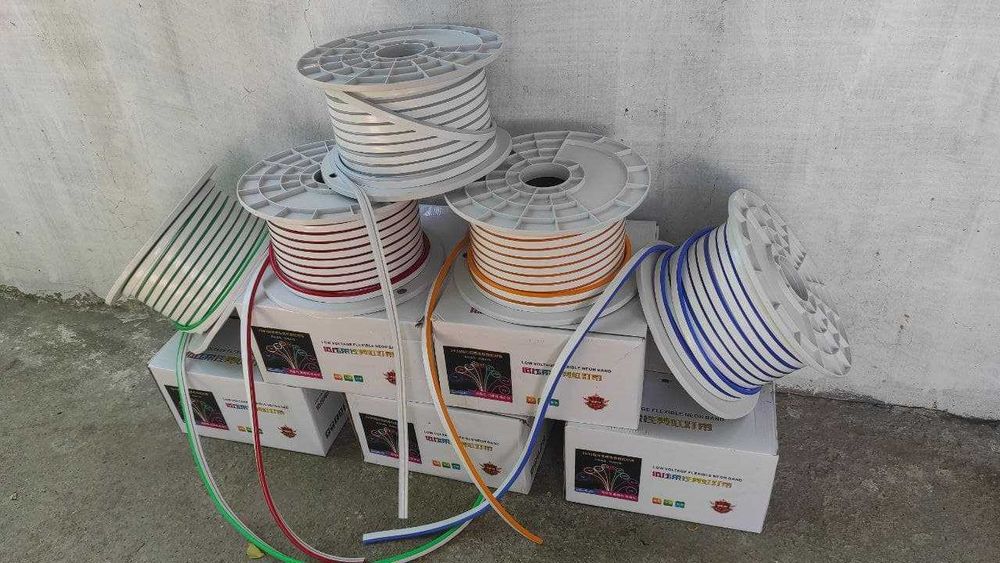 Рекламная компания предлагает яркие гибкие неоновые услуги