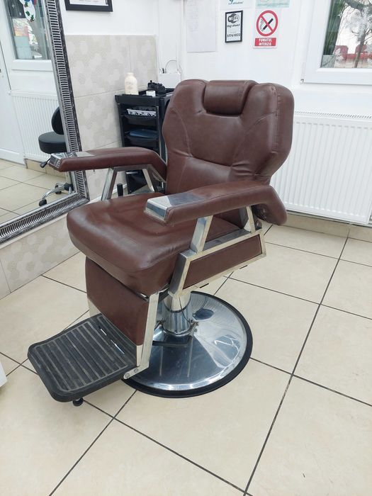 Vând scaun frizerie/barber, oglindă