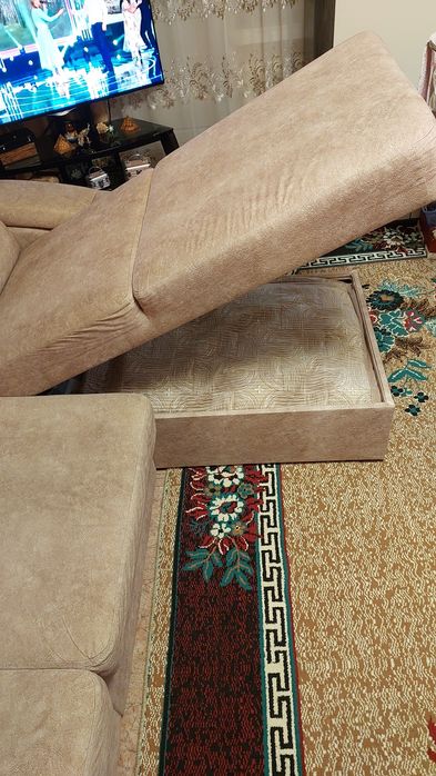 продам диван угловой 33,60  2,20