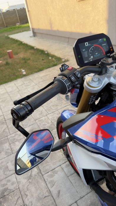 BMW F900R.