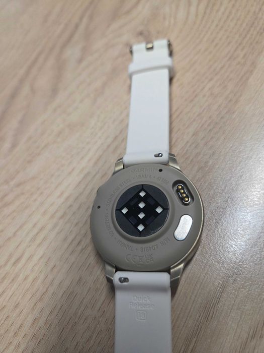 GARMN VENU 4 41mm Смарт спортен часовник