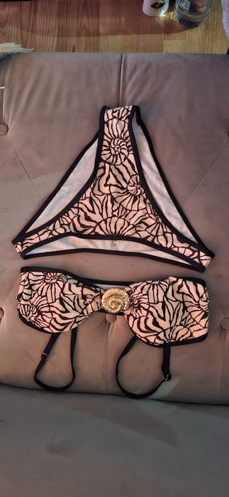 Costum de baie două piese