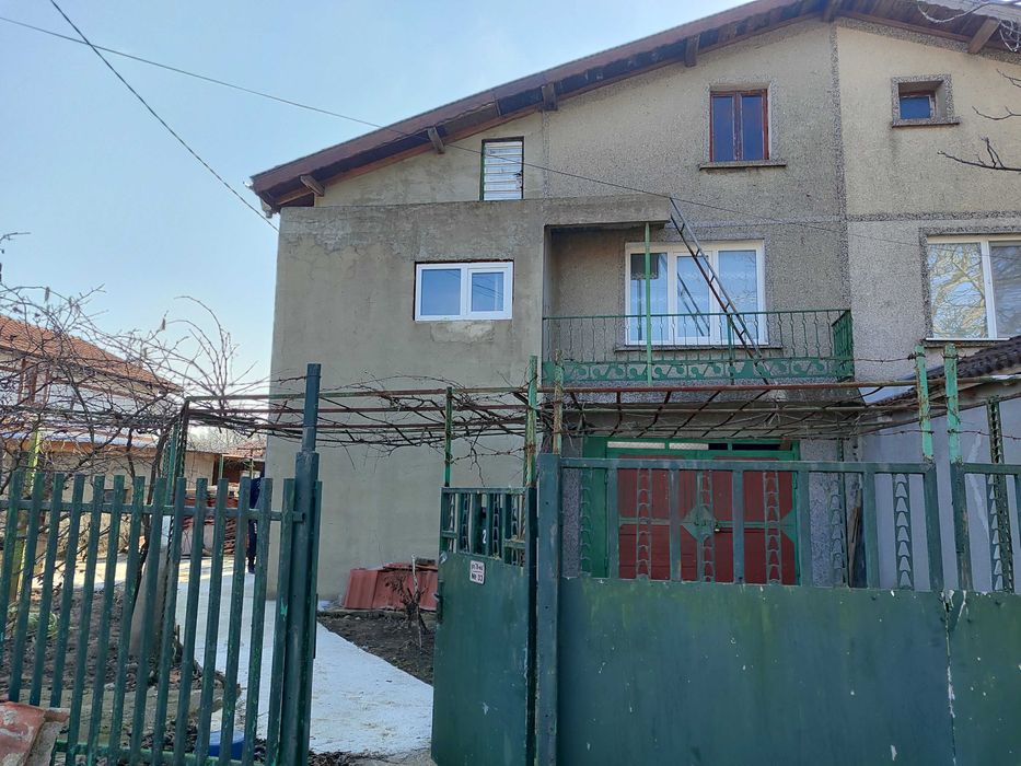 Къща близнак в Плачи Дол