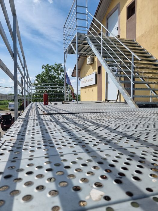 Vând scarii metalice zincate exterioare și pentru incendii , platforme