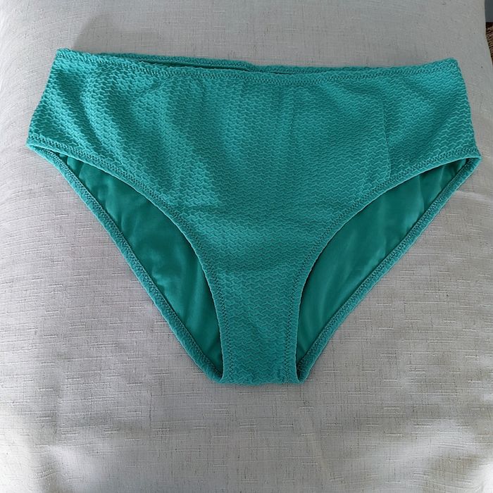 Продам купальник раздельный 48 размер