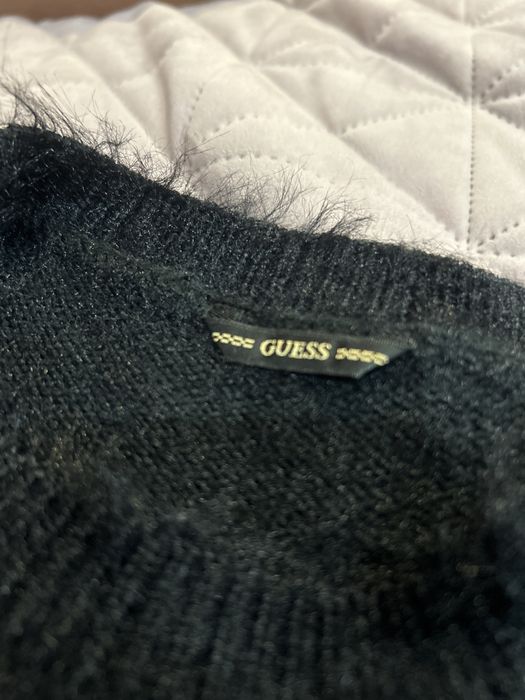 Оргинален пуловер на Guess за дица