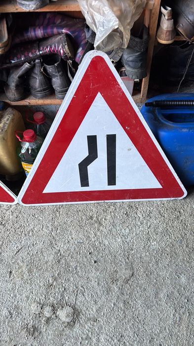 Semne de circulatie pentru drum in lucru