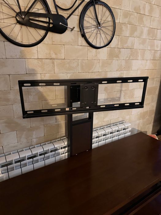 Тв - шкаф с дърво