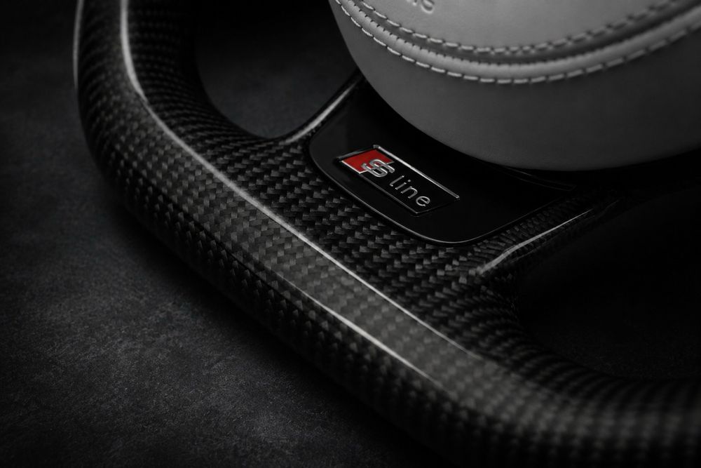 Volan Audi A1/A3/A4/A5/A6/A7/A8/Q3/Q5/Q7 Piele Alba + Carbon Plug&Play