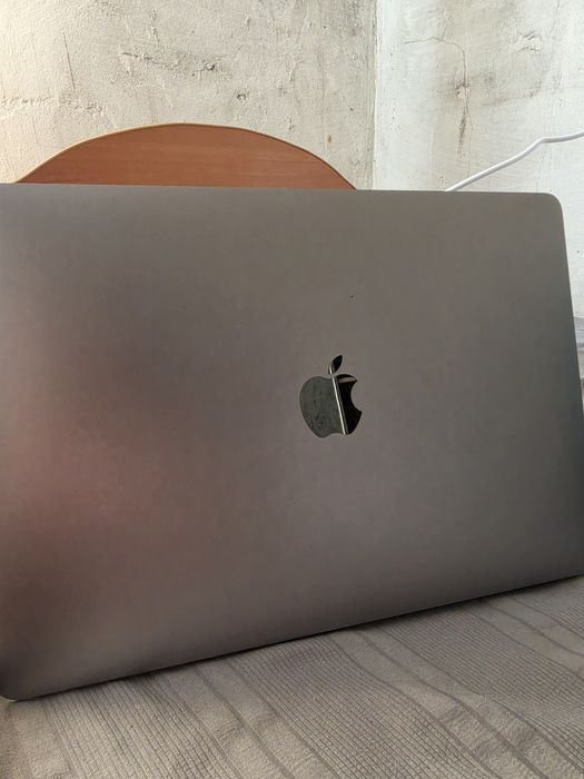 Продам Macbook Air 13 (M1, 2020)