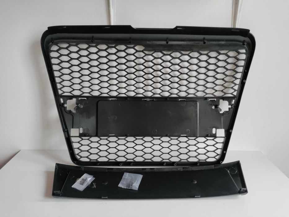 Решетка без емблема АУДИ А6 Ц6 от 04 - 08 МАТ Черна Тунинг Audi A6 C6