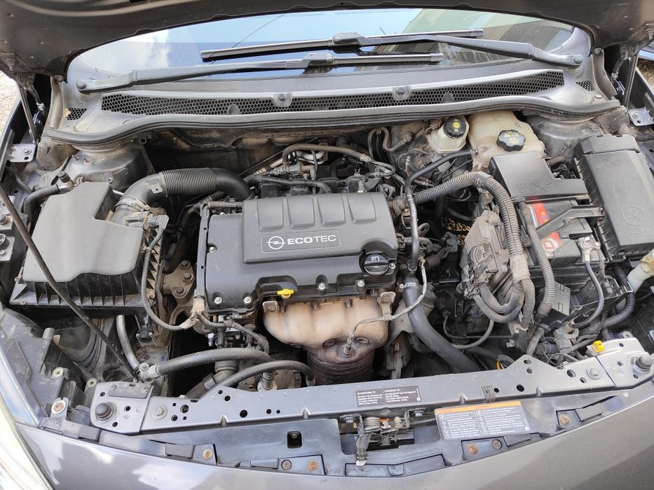 Opel Astra J Benzina