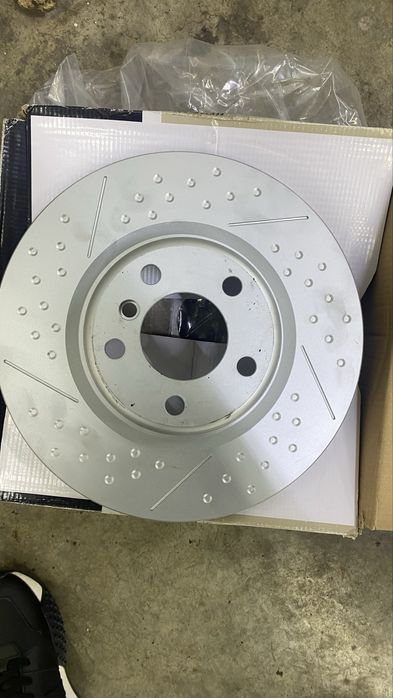 Перфориванные тормозные диски БМВ