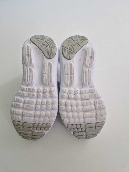 Under Armour Surge 4 оригинални маратонки