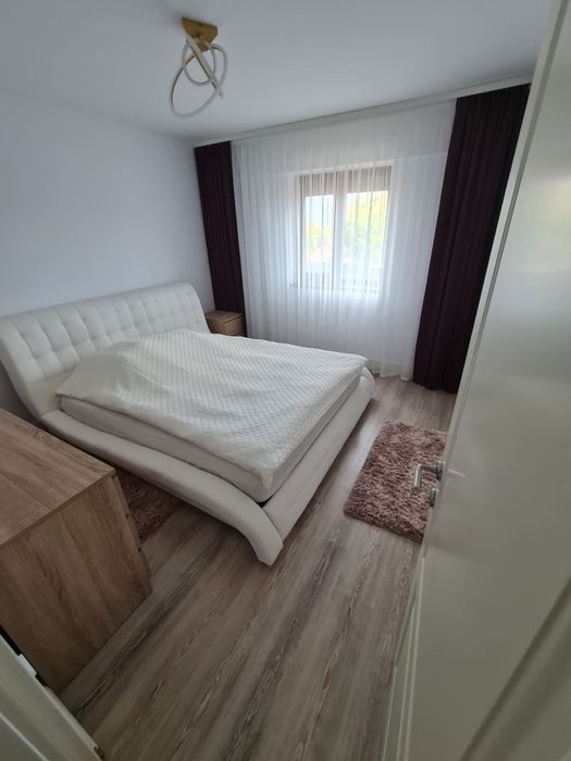 Vand apartament cu 2 camere situat pe Soseaua Iasi-Voinesti, loc de parcare inclus .