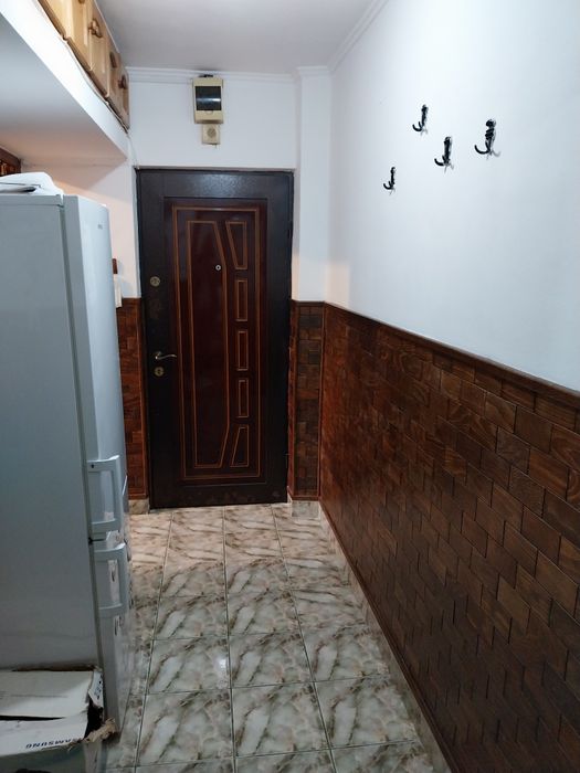 Închiriez apartament cu doua camere
