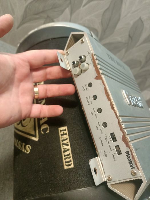 Subwofer și stație de amplificare