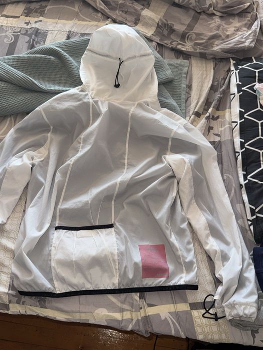Hugo Boss ветровка бяла