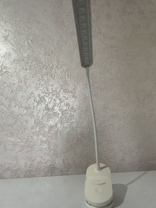 Настольная лампа