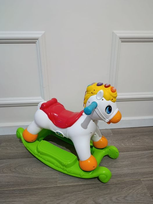 Căluț cu sunete , leagăn, roți Multicolor
