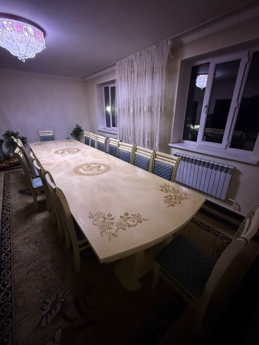 Стол со стульями