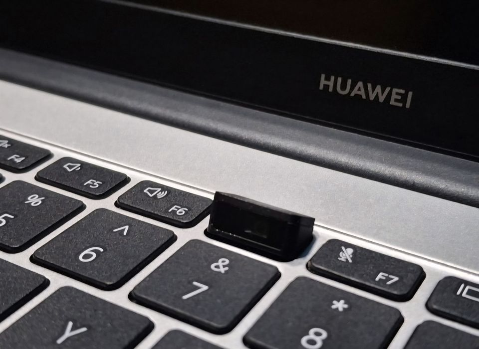 Vând Huawei matebook D15