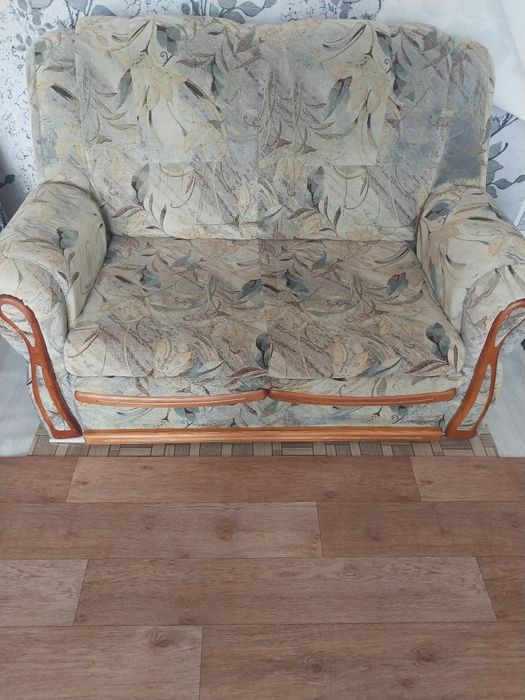 Продам выдвижные диваны 2 штуки