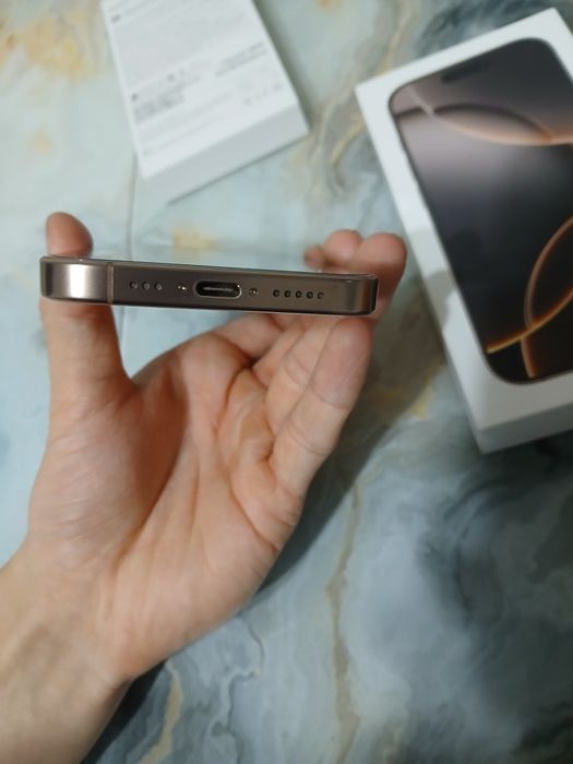 Айфон 16про на 256гб золотой