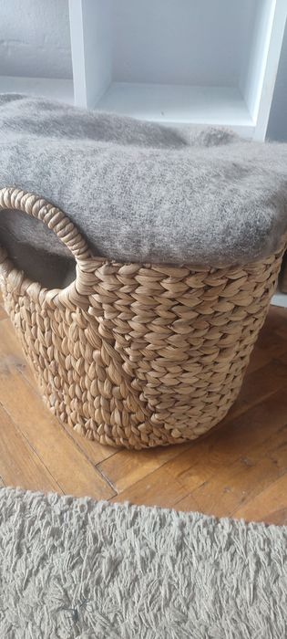 Шкафове, етажерки