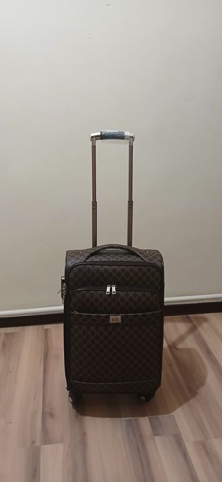 Продам чемодан продам