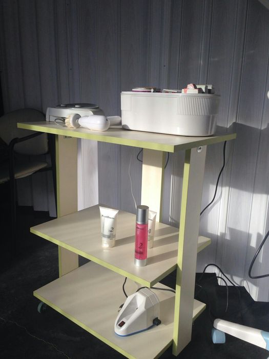 Козметична и фризьорска количка