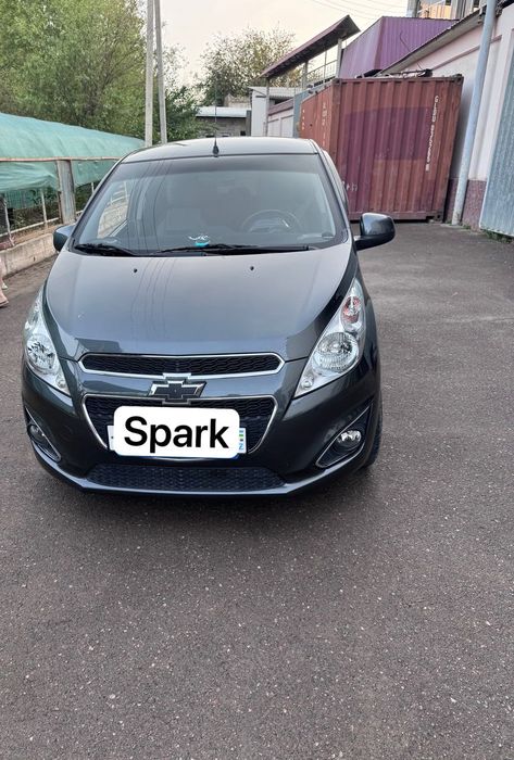 Продаю машину spark 2020 года