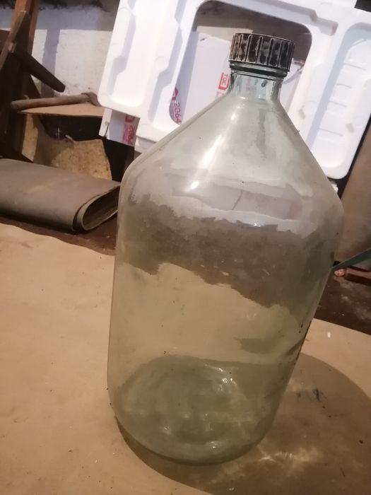 Продам стеклянный бутыль на 20л,10л,