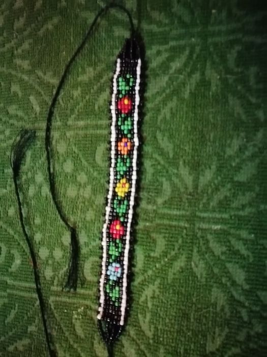 Bratara  margele cu motive tradiționale cusuta manual
