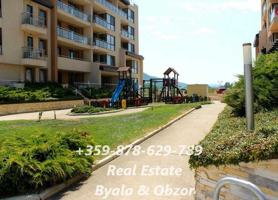 Тристаен апартамент на първа линия в гр.Обзор