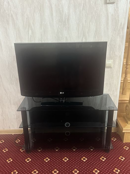 Продам телевизор LG вместе с подставкой