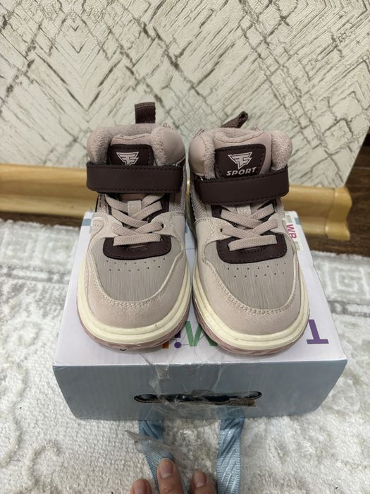 Утепленные кроссовки .