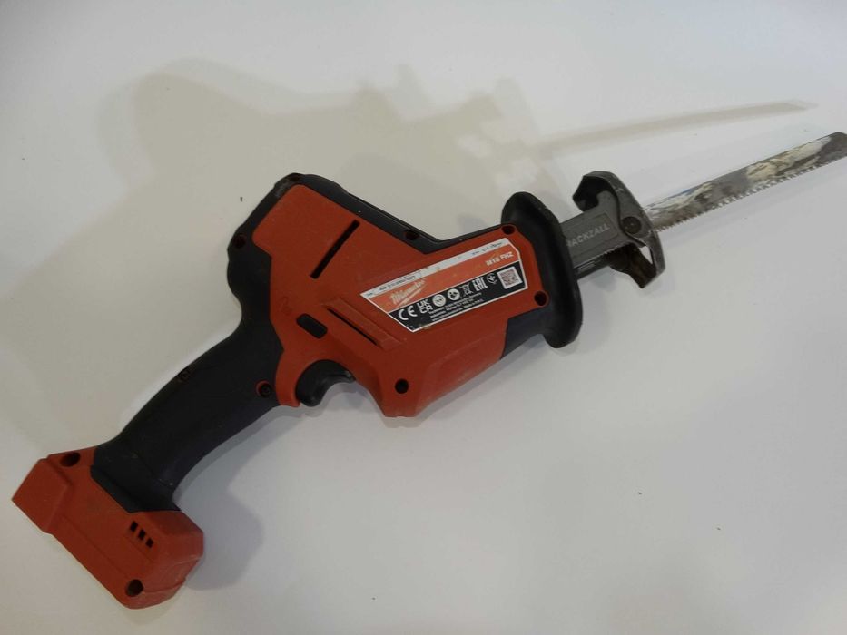 Milwaukee M18 FHZ - Компактен саблен трион