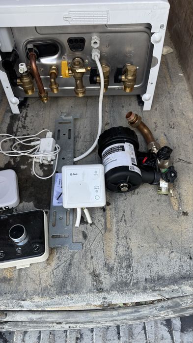 Centrala gaz baxi 824 24 kw + termostat  hive smart