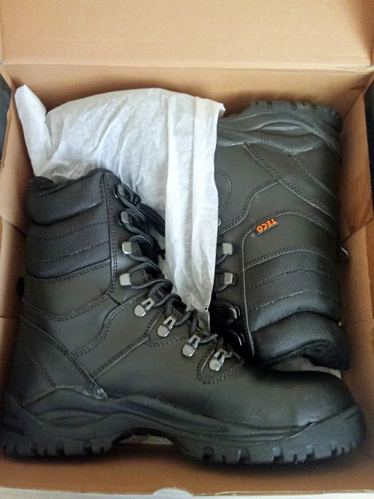 Ботинки с высоким берцем