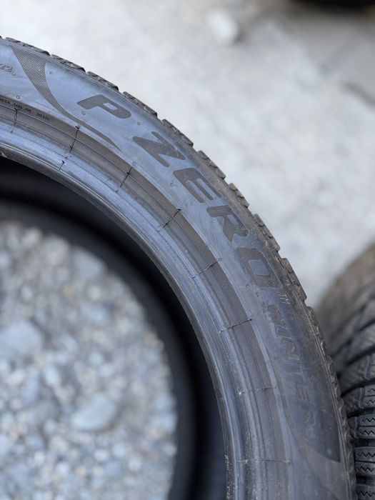 2x 255 40 19 Pirelli Pzero Winter